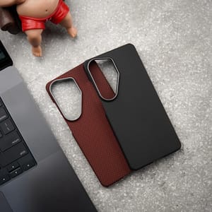 Dotted Carbon Case