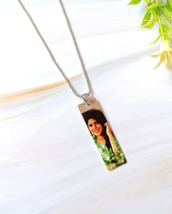 Eye locket color